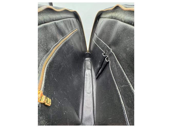 Louis Vuitton Malette en cuir Epi Noir - vue 16