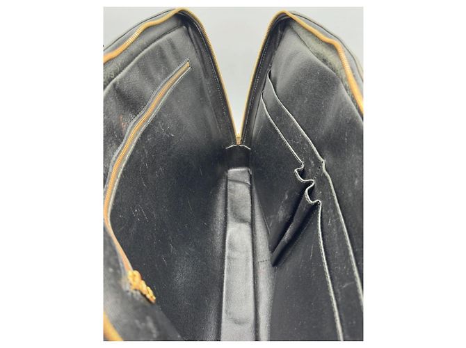 Louis Vuitton Malette en cuir Epi Noir - vue 17