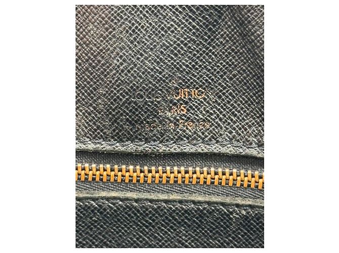 Louis Vuitton Malette en cuir Epi Noir - vue 18