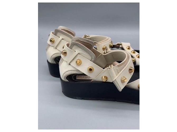 Sandali Balenciaga in pelle bianca con borchie Bianco - vista 4