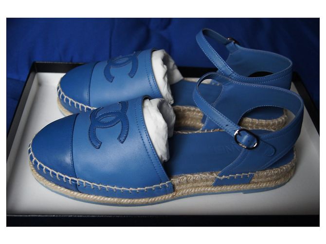 Espadrillas Chanel in pelle blu - vista 2