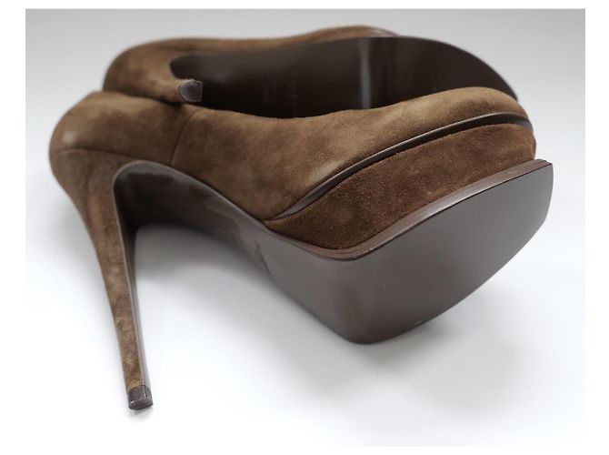 Tacchi a piattaforma in suede marrone Yves Saint Laurent Palais - vista 5