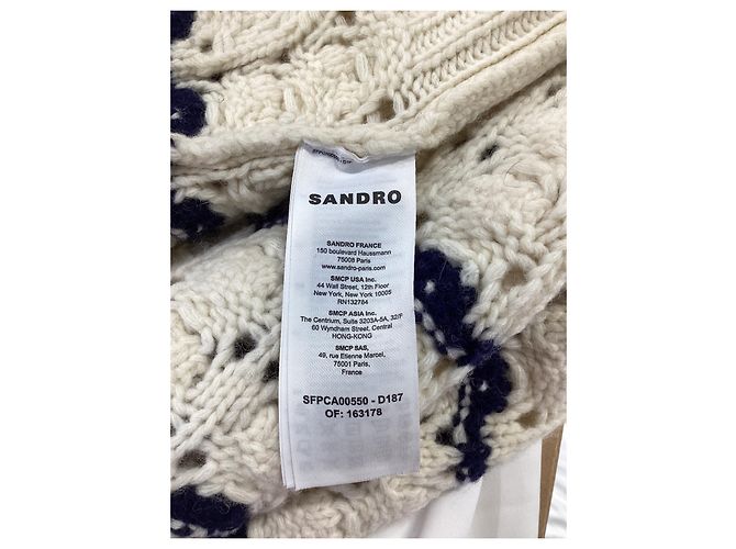 Strickjacke aus cremefarbener Wolle mit Ludvik-Logo-Patch von Sandro Paris Weiß Roh - Ansicht 12