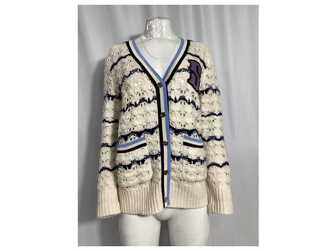 Strickjacke aus cremefarbener Wolle mit Ludvik-Logo-Patch von Sandro Paris Weiß Roh - Ansicht 7