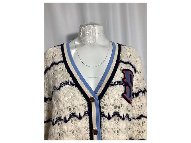 Strickjacke aus cremefarbener Wolle mit Ludvik-Logo-Patch von Sandro Paris Weiß Roh - Ansicht 8