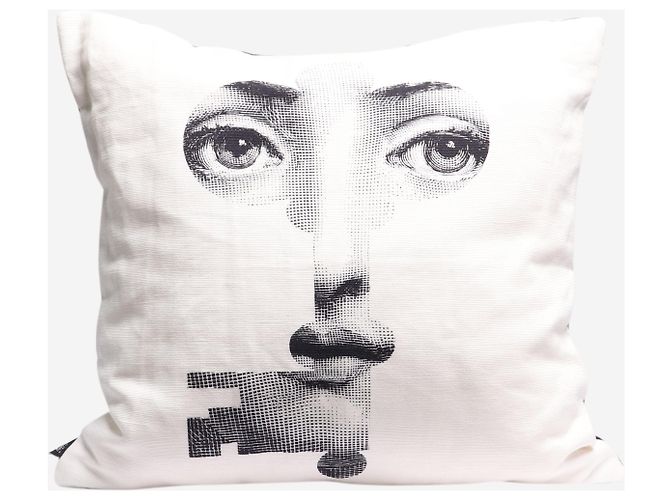 Fornasetti Almofada impressa com chaves e buracos de chave em preto e branco - vista 2