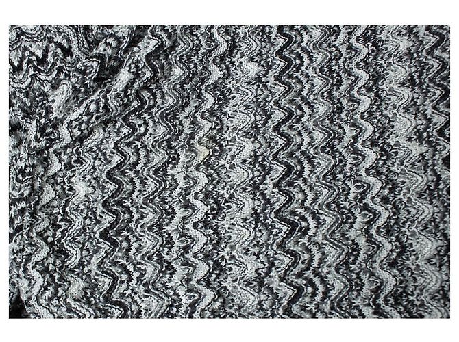 Poncho tessuto a zigzag bianco e nero di Missoni - vista 7
