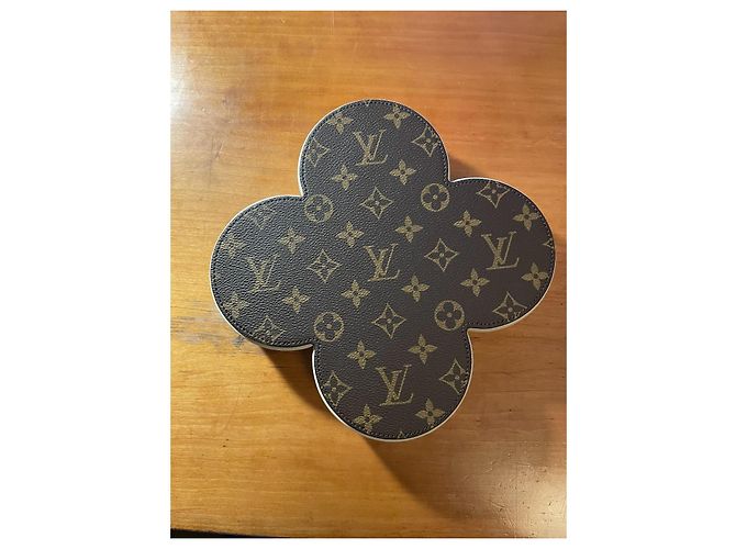 Louis Vuitton Portafiori Monogram Vuoto Beige - vista 3