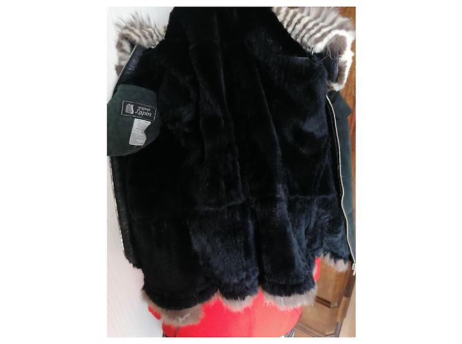 Autre Marque Schwarze Wildlederjacke mit Silberfuchskragen - Ansicht 2