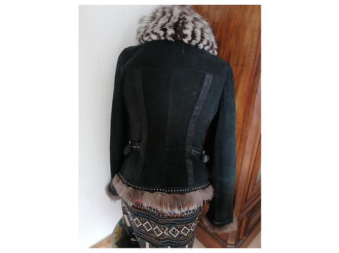 Autre Marque Schwarze Wildlederjacke mit Silberfuchskragen - Ansicht 3