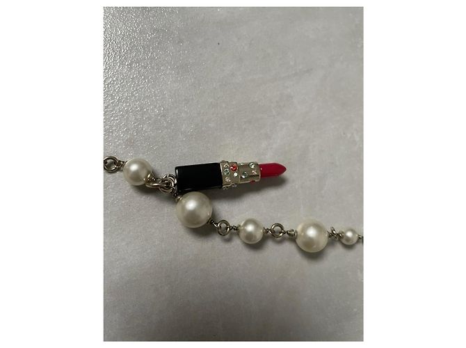 Colar Chanel de Pérolas e Charms Multicor - vista 4