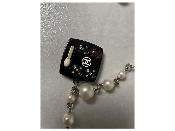 Colar Chanel de Pérolas e Charms Multicor - vista 6