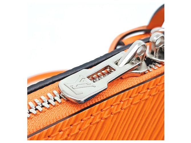 Zaino Alma Epi di Louis Vuitton Arancione - vista 3