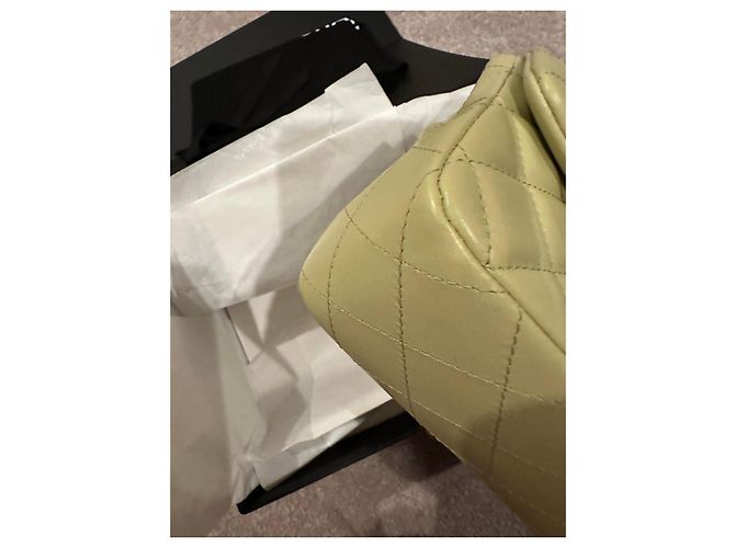 2.55 Chanel Mini Classic Flap in agnello verde - vista 3