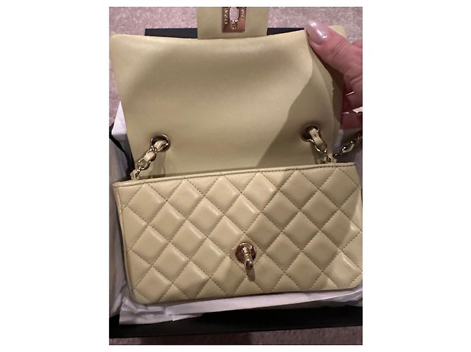 2.55 Chanel Mini Classic Flap in agnello verde - vista 5