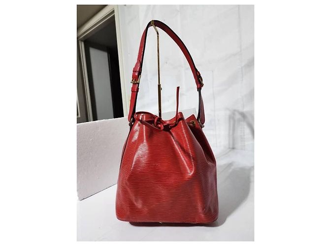 LOUIS VUITTON Epi Petit Noe Castillan Borsa a Spalla Rossa Rosso - vista 10