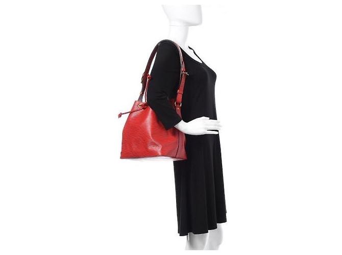 LOUIS VUITTON Epi Petit Noe Castillan Borsa a Spalla Rossa Rosso - vista 3