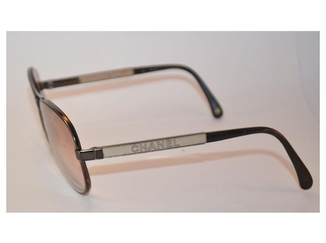 Occhiali da sole Chanel in metallo Multicolore - vista 3
