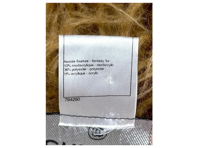 Chaqueta Yeti de piel sintética Chanel FW 2010 Beige - vista 13