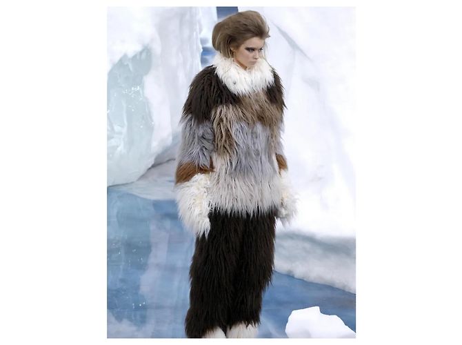Chaqueta Yeti de piel sintética Chanel FW 2010 Beige - vista 5