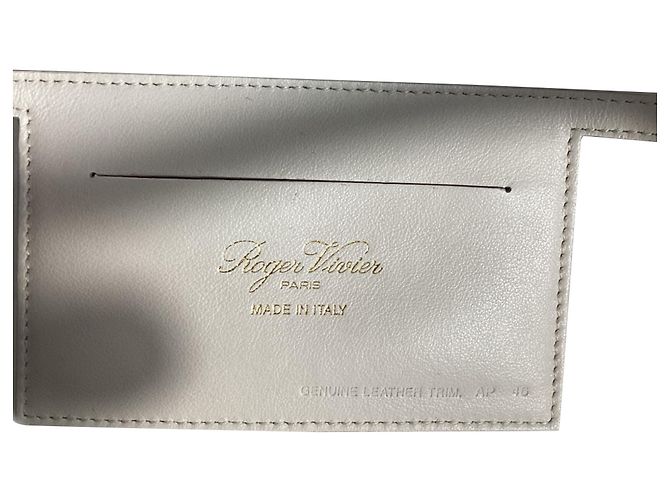 Bolsa de mão com fivela de cristal Roger Vivier em PVC branco Dourado Metálico - vista 2