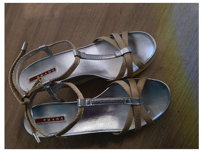 Sandali Prada con zecca in pelle Argento Beige Grigio 39.5 - vista 7