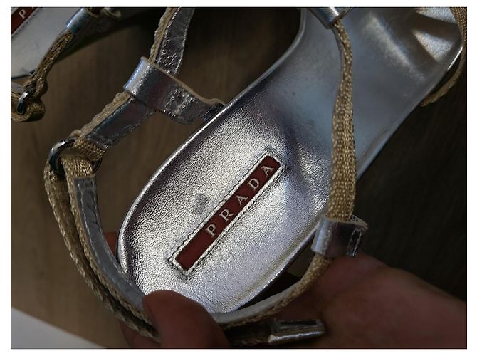 Sandali Prada con zecca in pelle Argento Beige Grigio 39.5 - vista 8