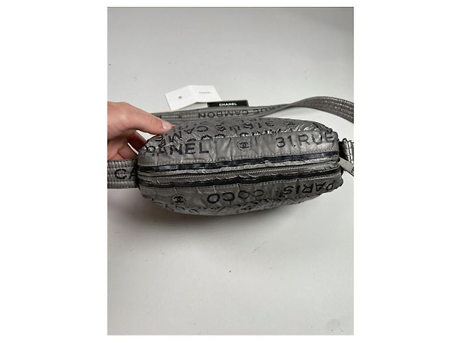 Borsa a mano in poliestere nero Graffiti di Chanel - vista 5