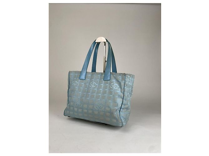 Borsa a mano in poliestere blu Chanel Cambon - vista 2