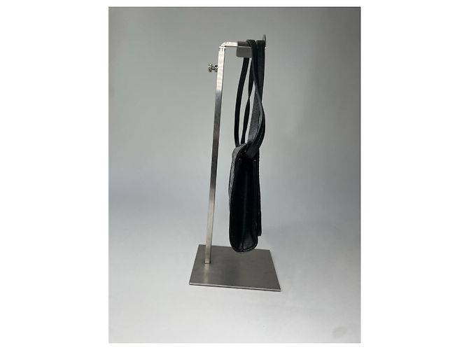 Pleats Please schwarze vegane Lederhandtasche - Ansicht 2