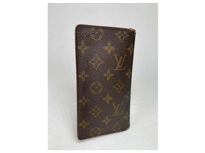 Porte-passeport Louis Vuitton en cuir marron - vue 5