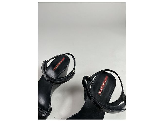 Schwarze Lacklederabsätze von Prada - Ansicht 4