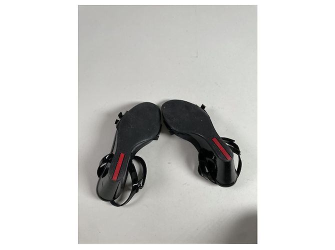 Schwarze Lacklederabsätze von Prada - Ansicht 5