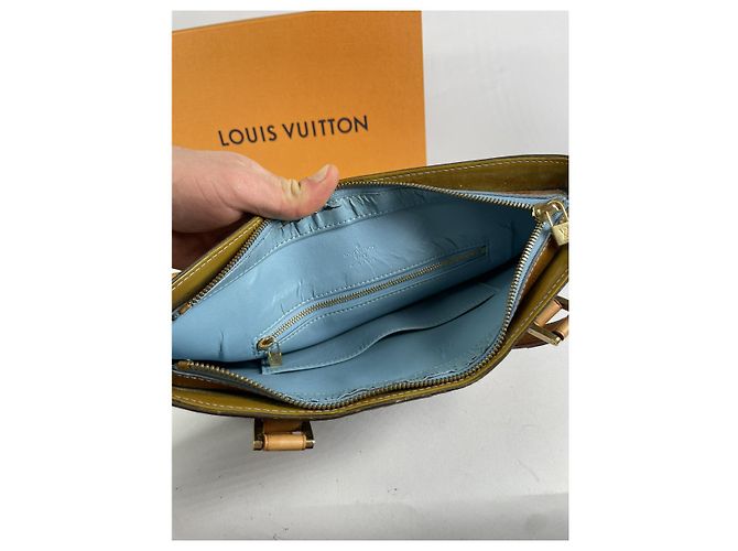 Borsa a mano in pelle marrone Vivian di Louis Vuitton - vista 2