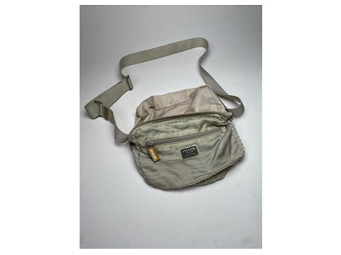 Borsa a mano in poliestere beige Prada Cleo - vista 2
