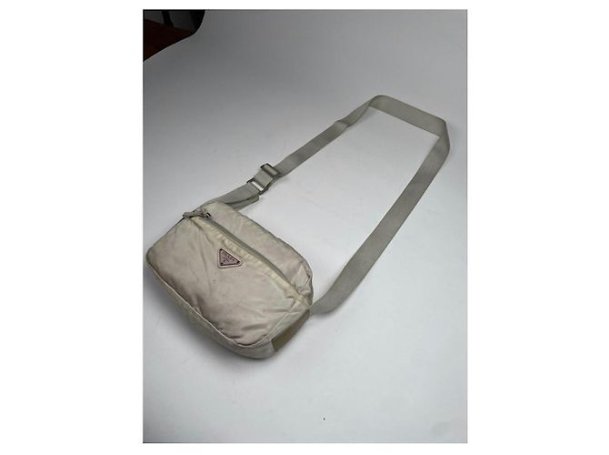 Borsa a mano in poliestere beige Prada Cleo - vista 4