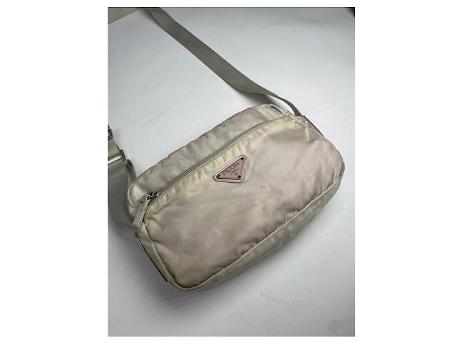 Borsa a mano in poliestere beige Prada Cleo - vista 5