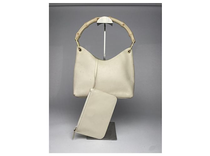 Gucci Bamboo Ring Handtasche aus weißem Lackleder - Ansicht 2