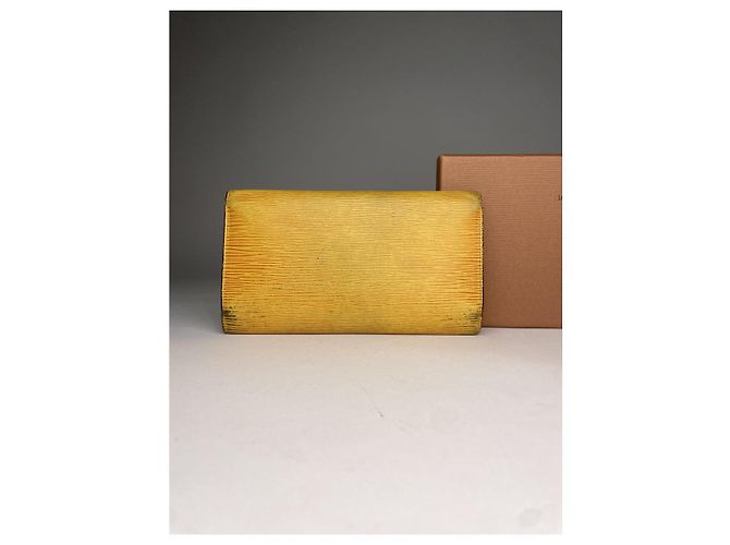 Cartera de cuero amarilla Louis Vuitton Louise Amarillo - vista 4