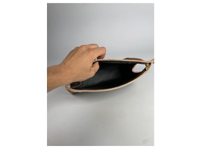 Fendi Baguette schwarze Leder-Clutch - Ansicht 4