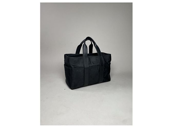 Schwarze Polyester-Handtasche von Hermès - Ansicht 2