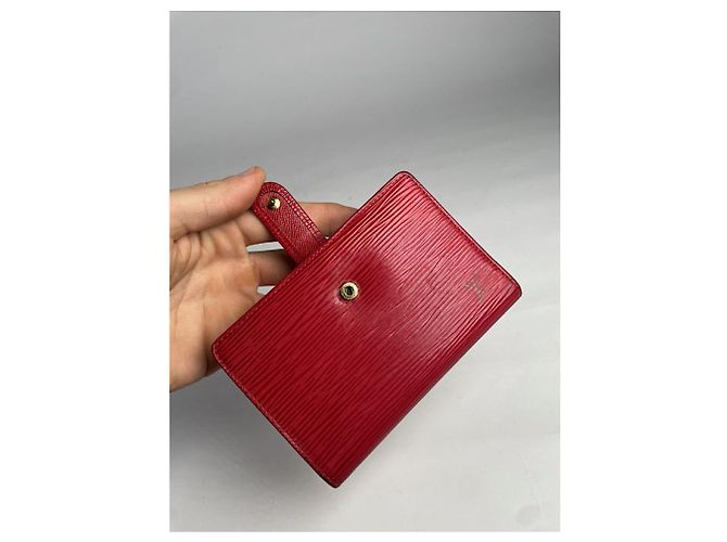 Cartera de cuero rojo Louis Vuitton Capucines Roja - vista 4