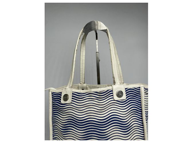 Chanel Deauville Handtasche aus weißer Baumwolle - Ansicht 4