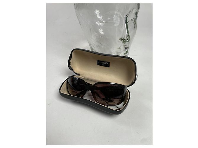 Timeless Gafas de sol de plástico marrón de Chanel Castaño - vista 2