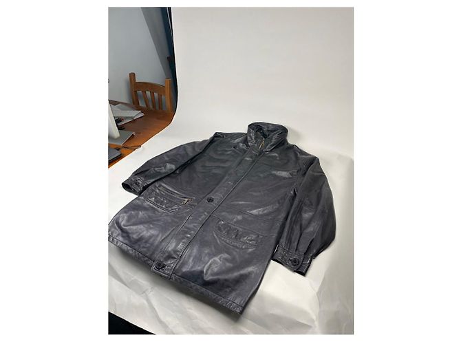 Schwarzer Ledermantel von Saint Laurent - Ansicht 3