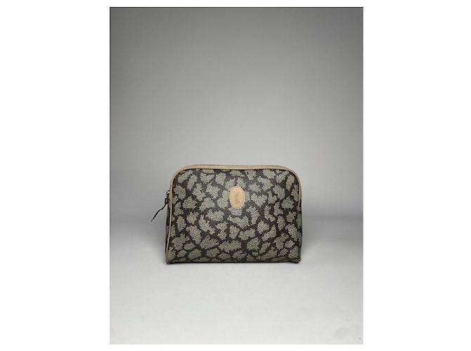 Schwarze Leder-Clutch von Yves Saint Laurent - Ansicht 3