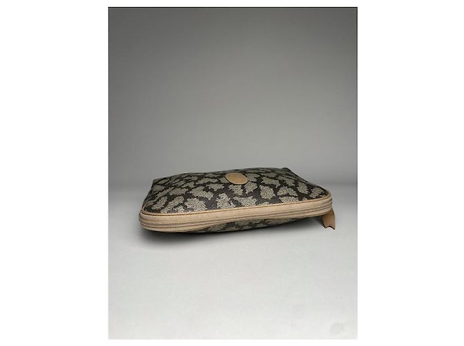 Schwarze Leder-Clutch von Yves Saint Laurent - Ansicht 5