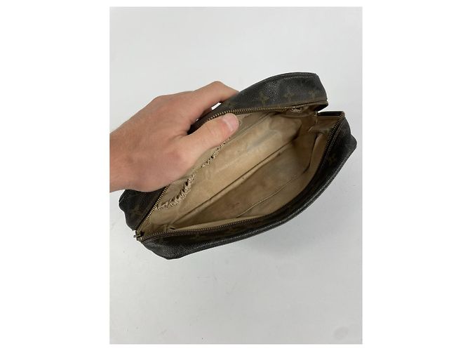 Clutch in pelle marrone Louis Vuitton Marly Dragonne - vista 2