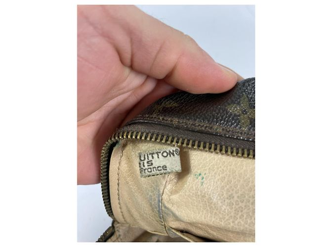 Clutch in pelle marrone Louis Vuitton Marly Dragonne - vista 4