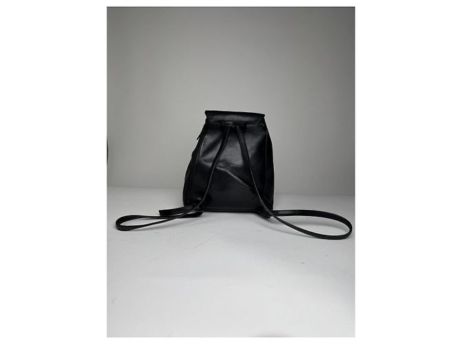Schwarzer Leder-Rucksack von Issey Miyake - Ansicht 3
